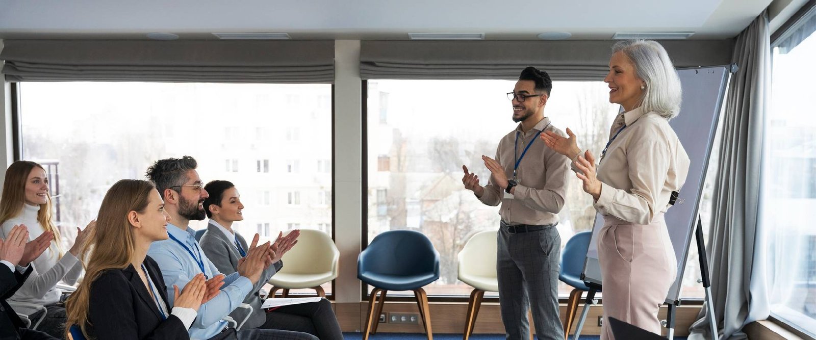 Pessoas que participam evento de negocios